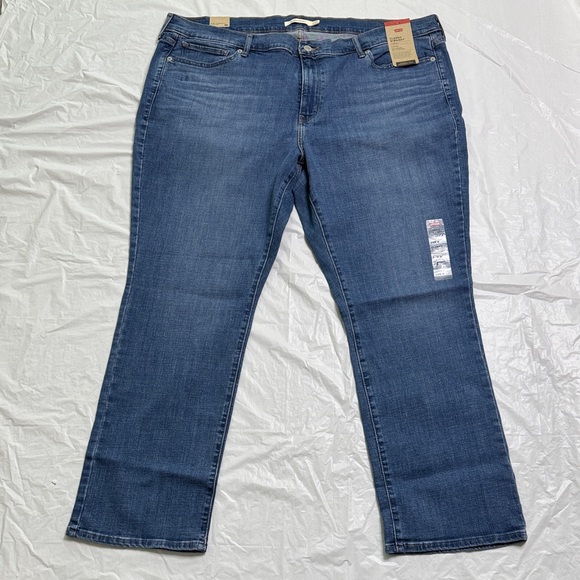 Levi's Denim - Levi's Women's Classic Straight Mid Rise Medium Wash Jeans. Size 24W. New